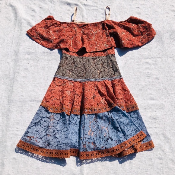 Ark & Co Dresses & Skirts - Self-Portrait Style Guipure Lace Dress!! Small